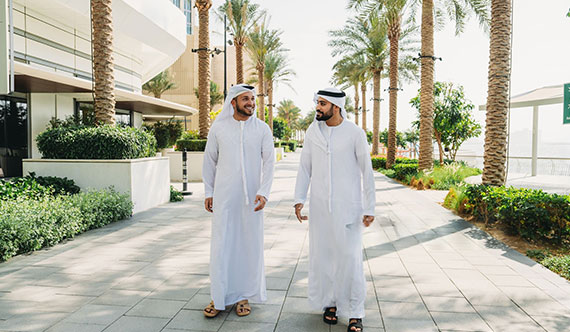 The Evolution of Saudi Fashion: Modern Designs in Traditional Thobes & Abayas